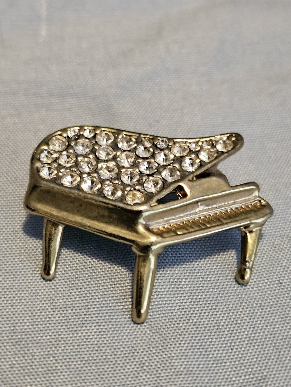 Vintage Rhinestone Baby Grand Piano Brooch Pin Gold-tone